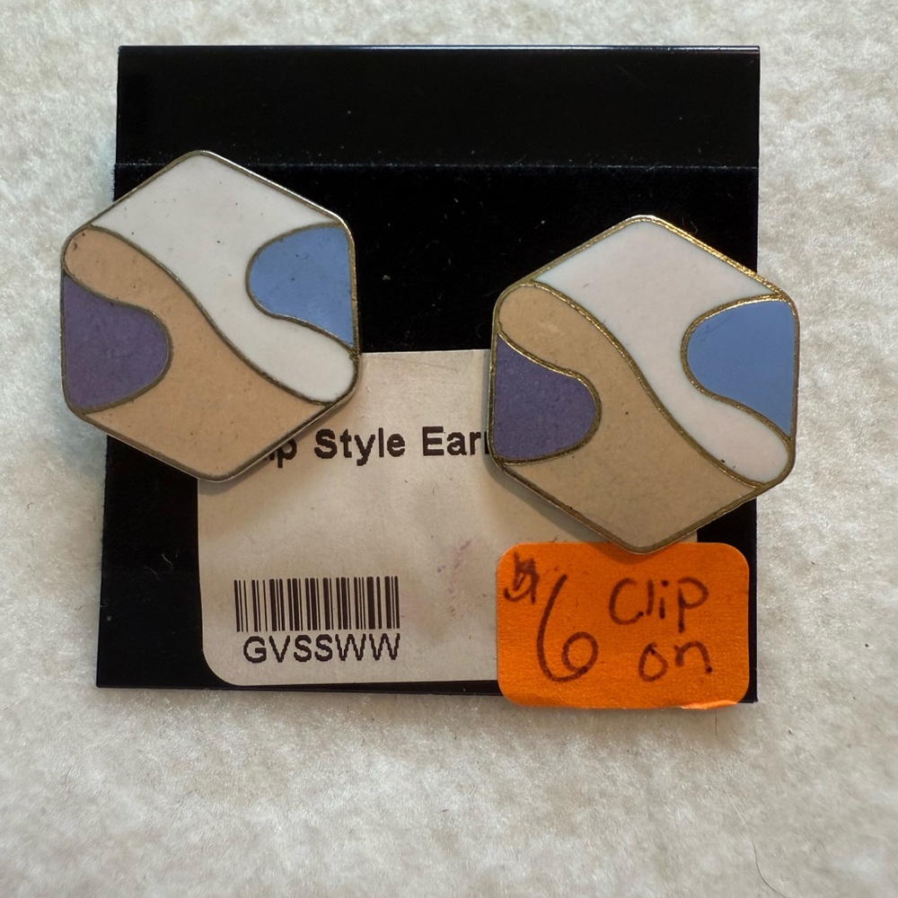 🔥 2/$8, 3/$10, 4/$12 🔥 Hexagon Clip-On Earrings - Purple, White, Tan